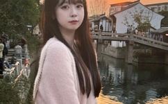 上课胸突然流奶被同学吃